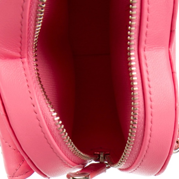 Chanel Heart Belt Bag 2022 - Picture 4 of 4